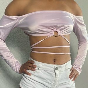 Off shoulder crop 🥰